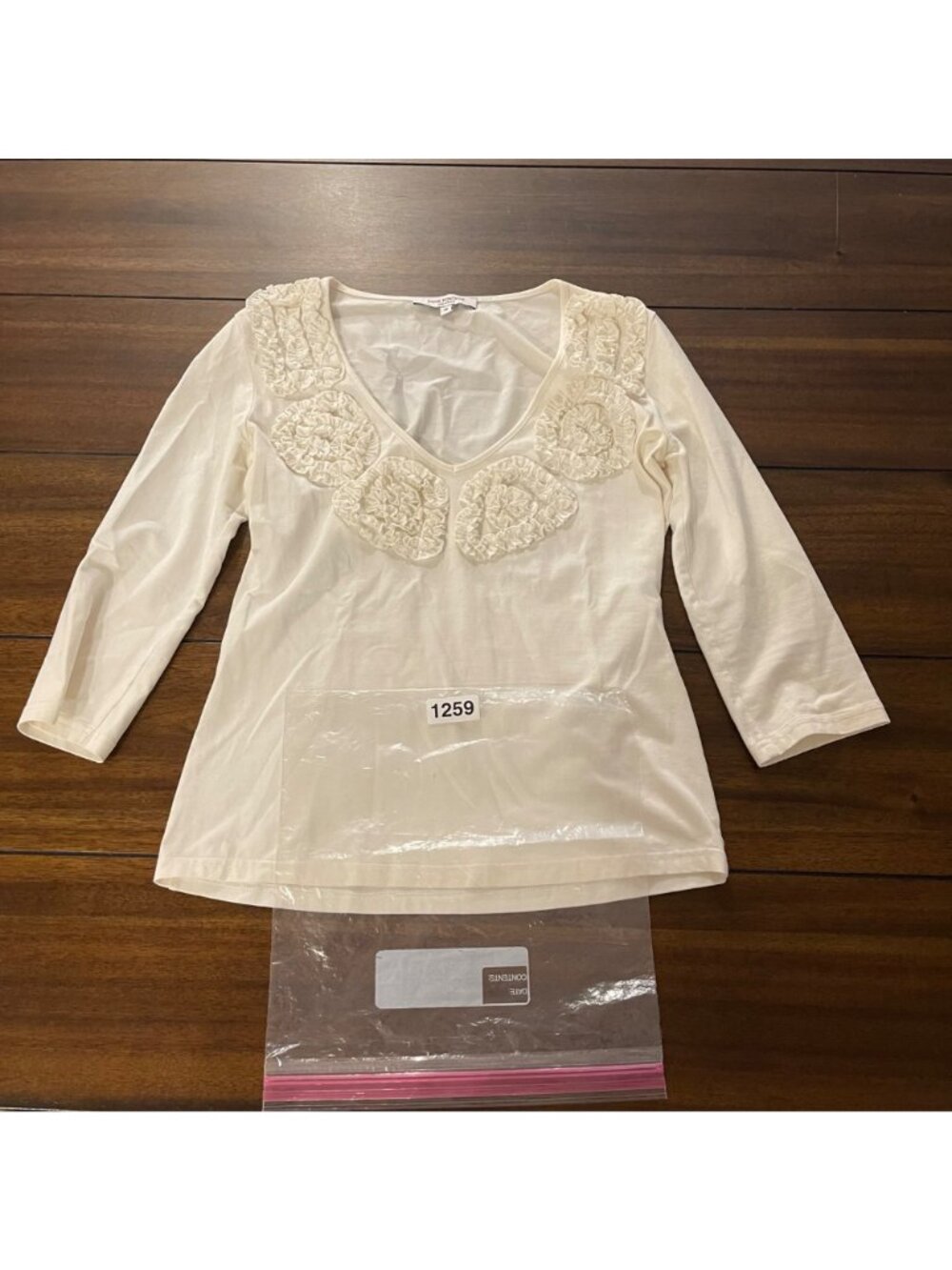 NWOT Anne Fontaine Cream V-Neck 3/4 Sleeve Top Ruched Floral Embellishments 93% - Picture 10 of 10